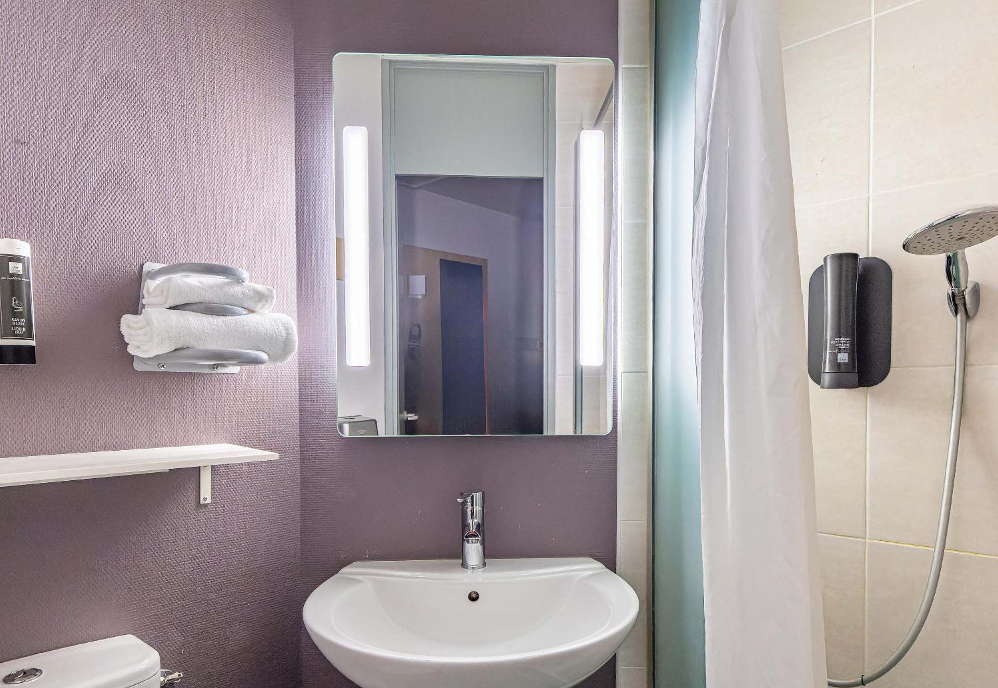 B&B Hotel Poitiers 1 Futuroscope Chasseneuil-du-Poitou Bagian luar foto
