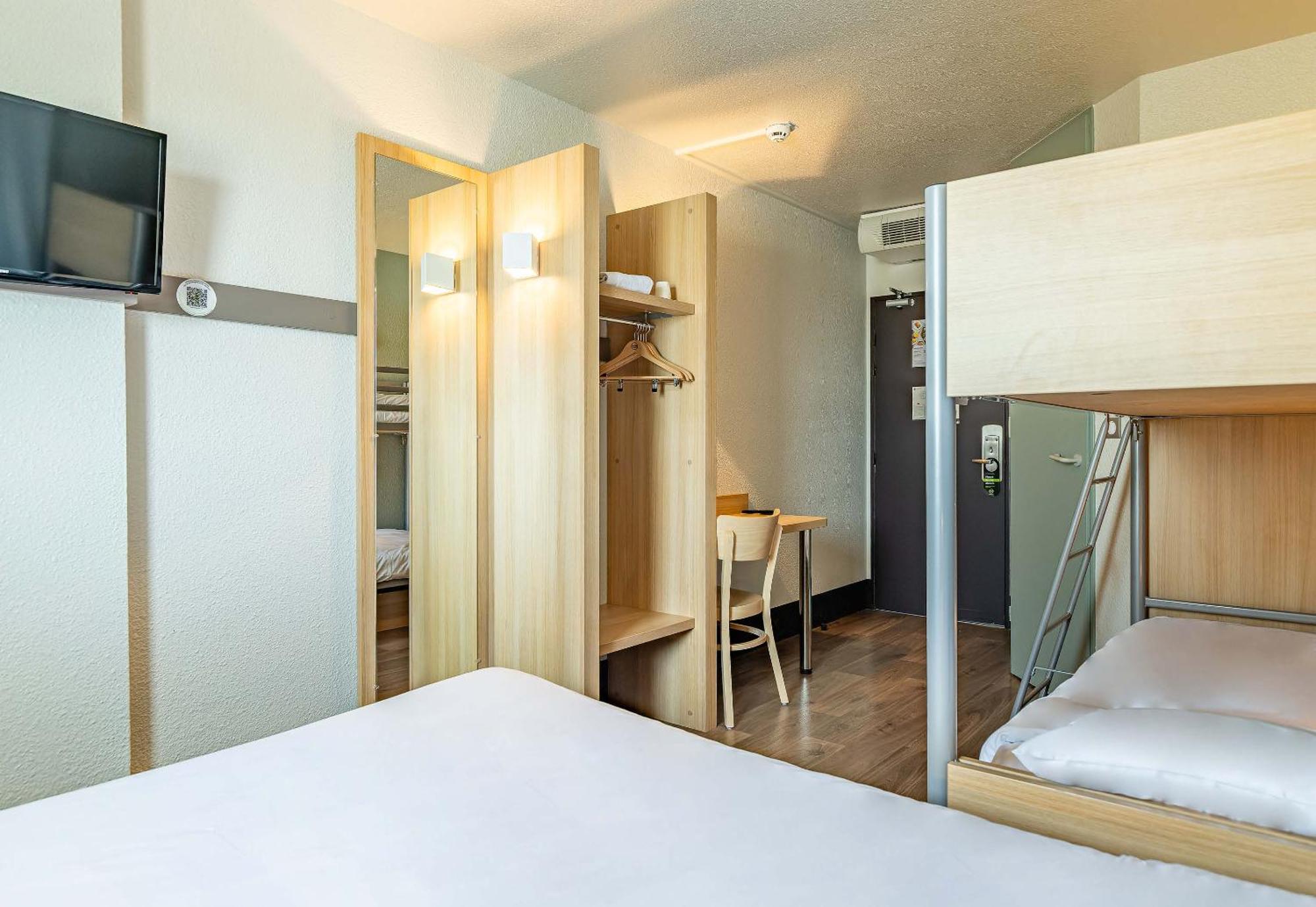 B&B Hotel Poitiers 1 Futuroscope Chasseneuil-du-Poitou Bagian luar foto