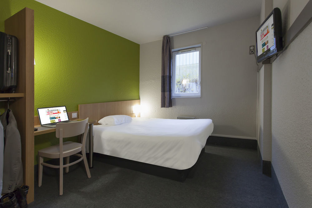 B&B Hotel Poitiers 1 Futuroscope Chasseneuil-du-Poitou Bagian luar foto